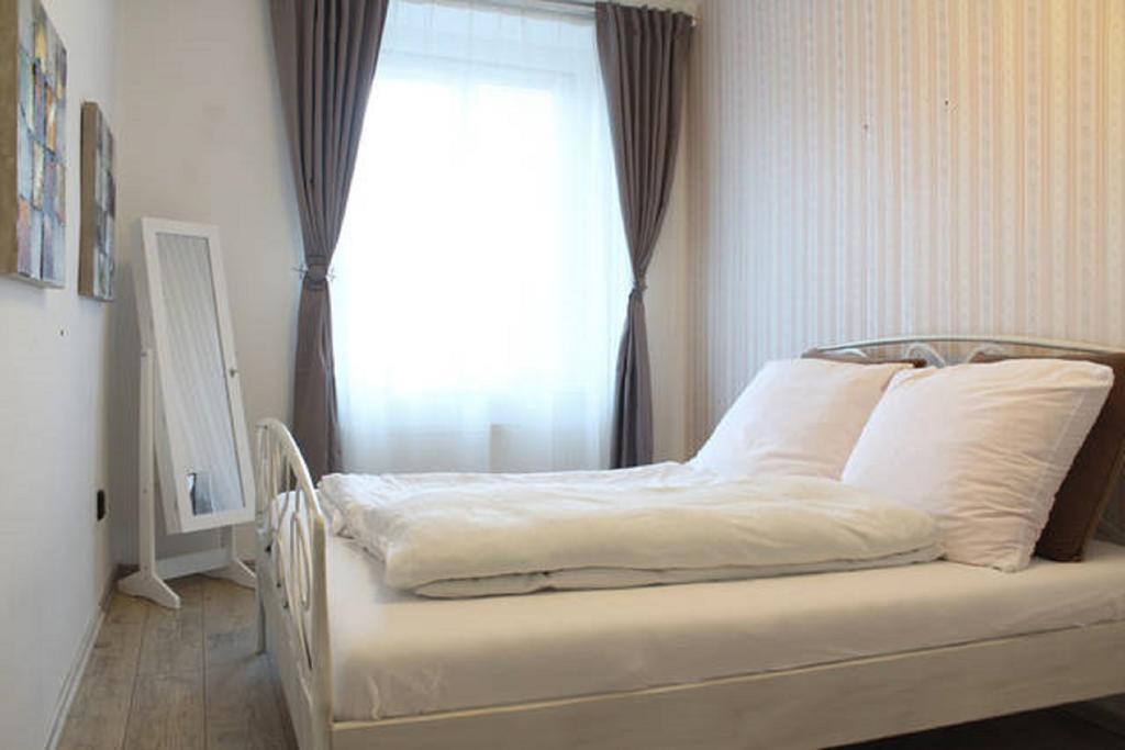 Apartment Argentinska 8 Praha Bagian luar foto