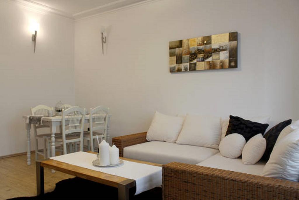 Apartment Argentinska 8 Praha Bagian luar foto